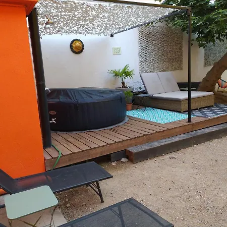 Le 9 De Cour, Kiwi Bed & Breakfast Carcassonne