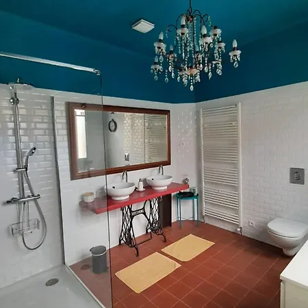 Le 9 De Cour, Kiwi Bed & Breakfast 4*