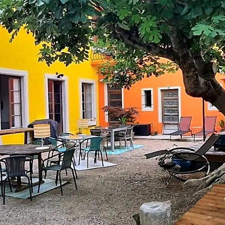 Le 9 De Cour, Kiwi Bed & Breakfast