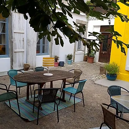 Le 9 De Cour, Kiwi Bed & Breakfast Carcassonne