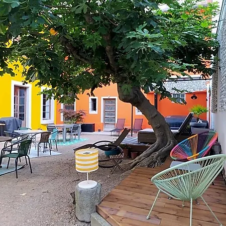 Le 9 De Cour, Kiwi Bed & Breakfast 3*