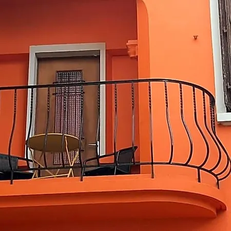 Le 9 De Cour, Kiwi Bed & Breakfast