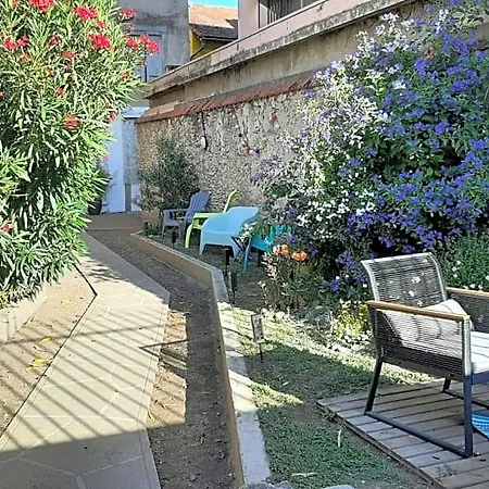 Le 9 De Cour, Kiwi Bed & Breakfast