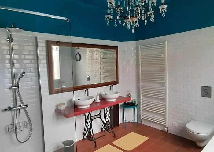 Le 9 De Cour, Kiwi Bed & Breakfast 4*